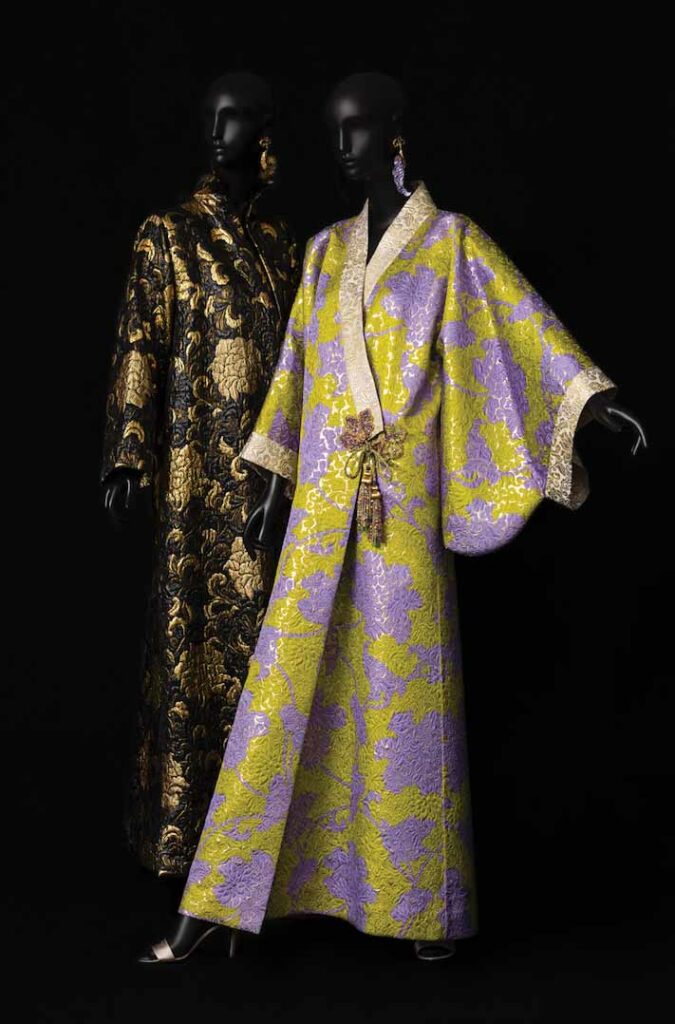 שמלות ערב בהשראת קימונו בעיצוב איב סן-לורן, 1994