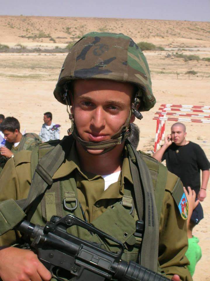 ערן דן-גור זל בעת שירותו הצבאי