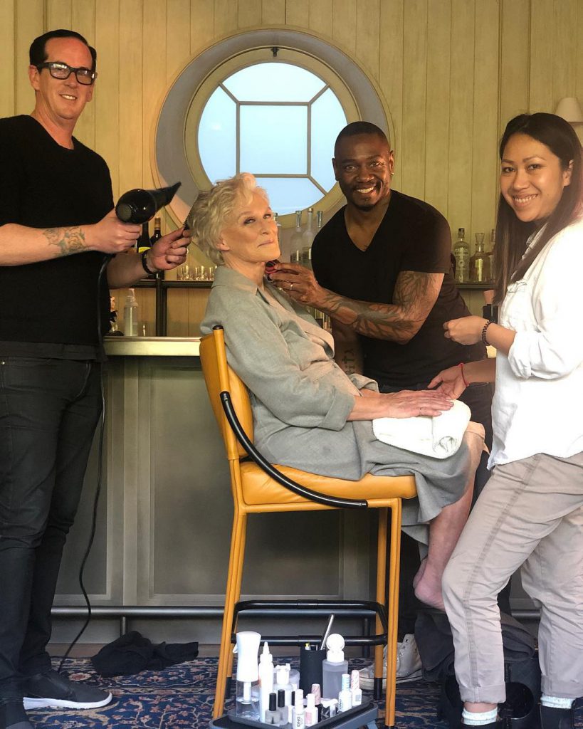 גלן קלוז עם צוות הביוטי שלה מתכוננת למסיבת האפטר סאג 2018