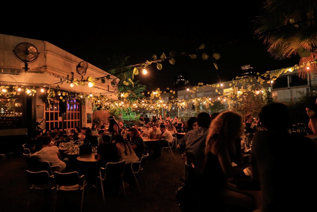 בר-מסעדה קנטה על גג גן-העיר בתל-אביב