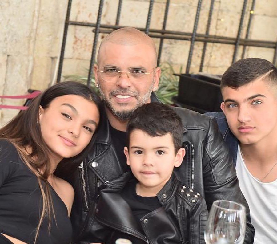 1אייל גולן ושלושת ילדיו ליאם, אלין ויאן