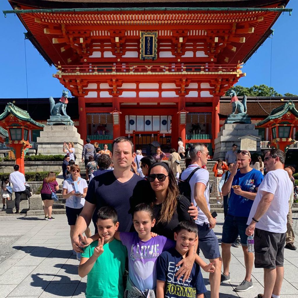 3אופירה אסייג ובני משפחתה בקיוטו יפן לפני הטייפון שהחזיר אותם לסין