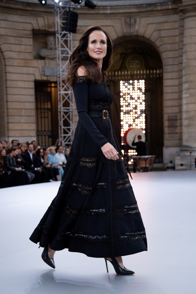 3אנדי מקדואל בשבוע האופנה בתצוגה של לוריאל פריז