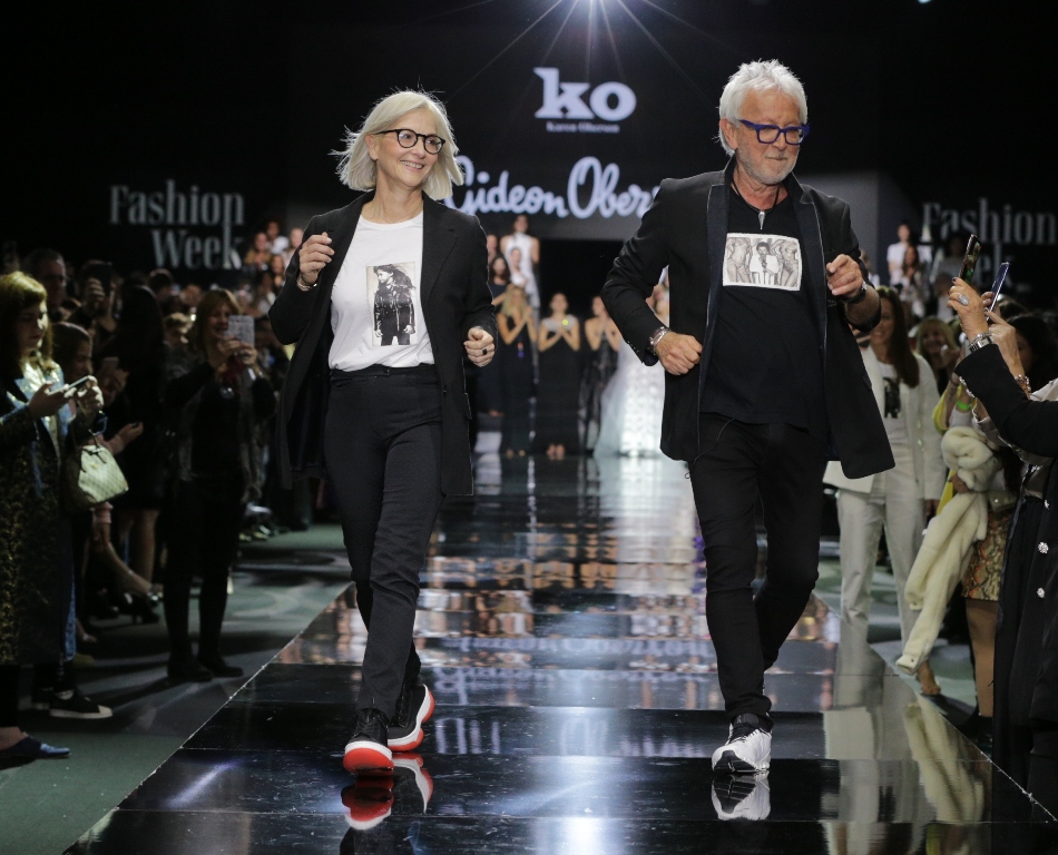 2גדעון אוברזון ובתו קארן בתצוגת האופנה האחרונה שהציג בשבוע האופנה תל אביב 2019