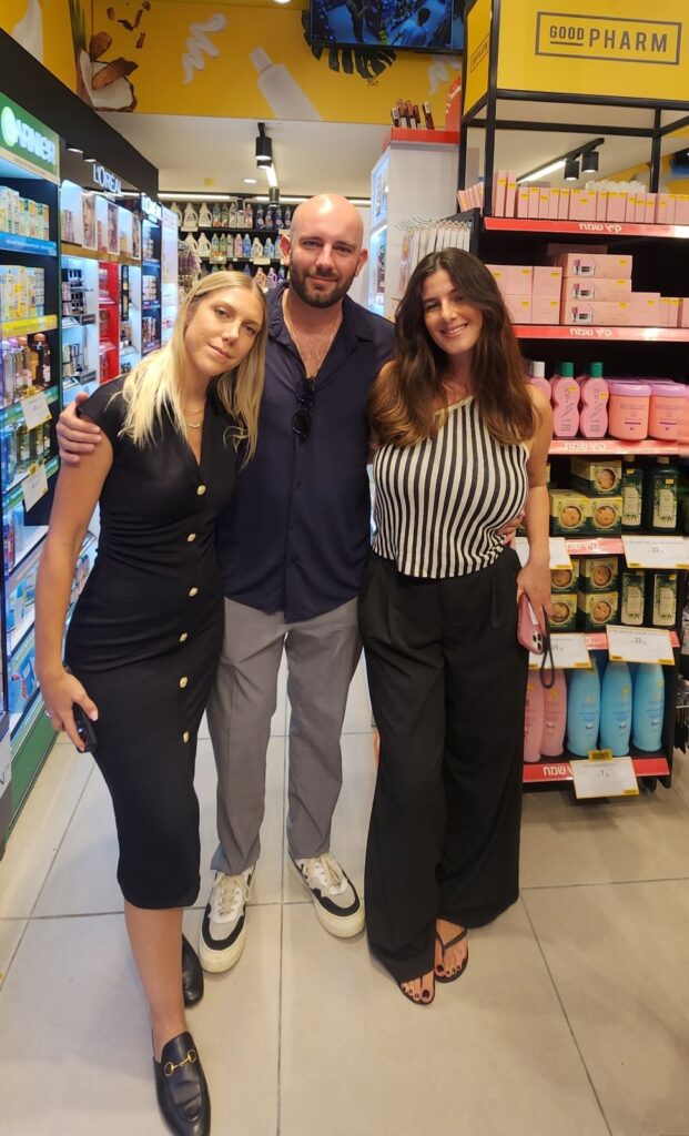 8אופק ובעלה גל וחן רוזנבלום חיים